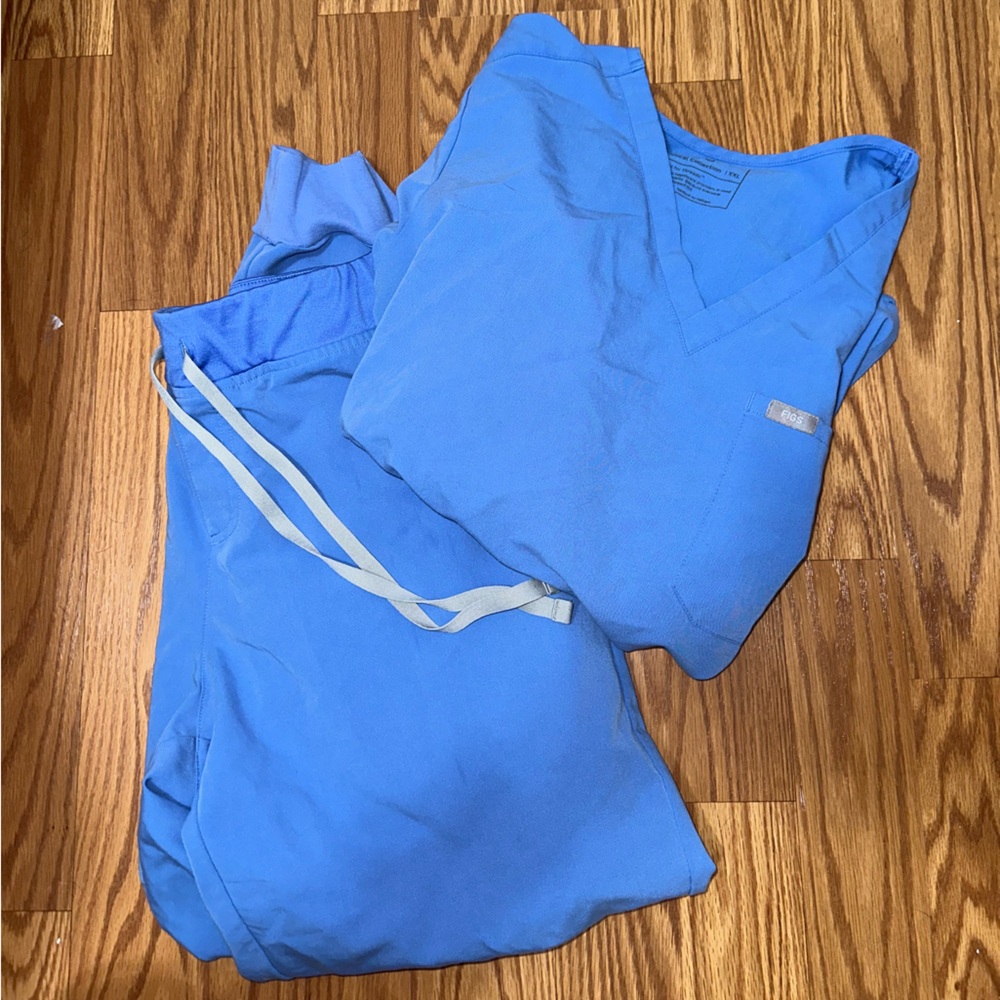 FIGS CEIL BLUE JOGGERS AND TOP